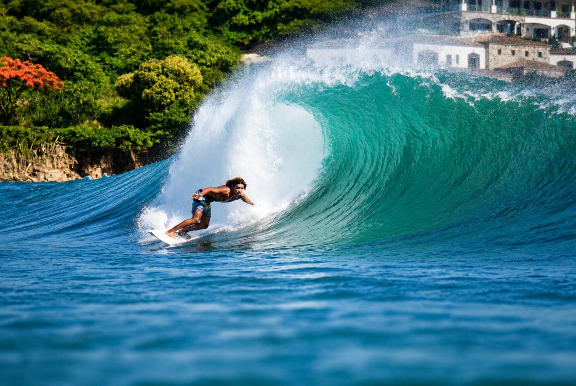 Surf-bottom-turn-playa-santana-surf-properties
