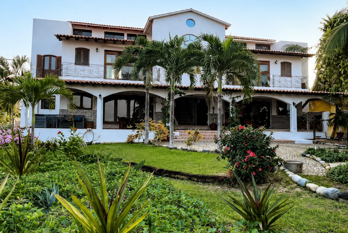 Villa de las Olas-La-Saladita-Mexico