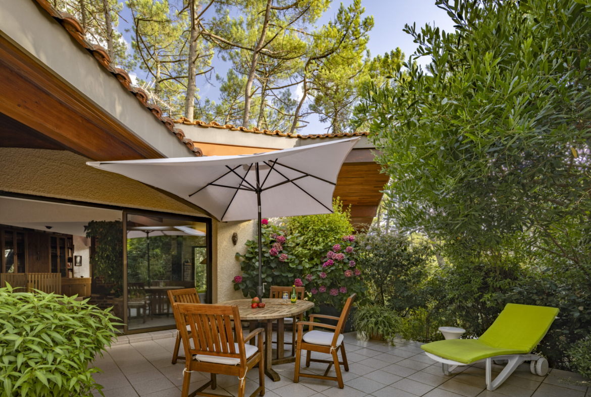 the-hossegor-hideaway-private-architect-villa